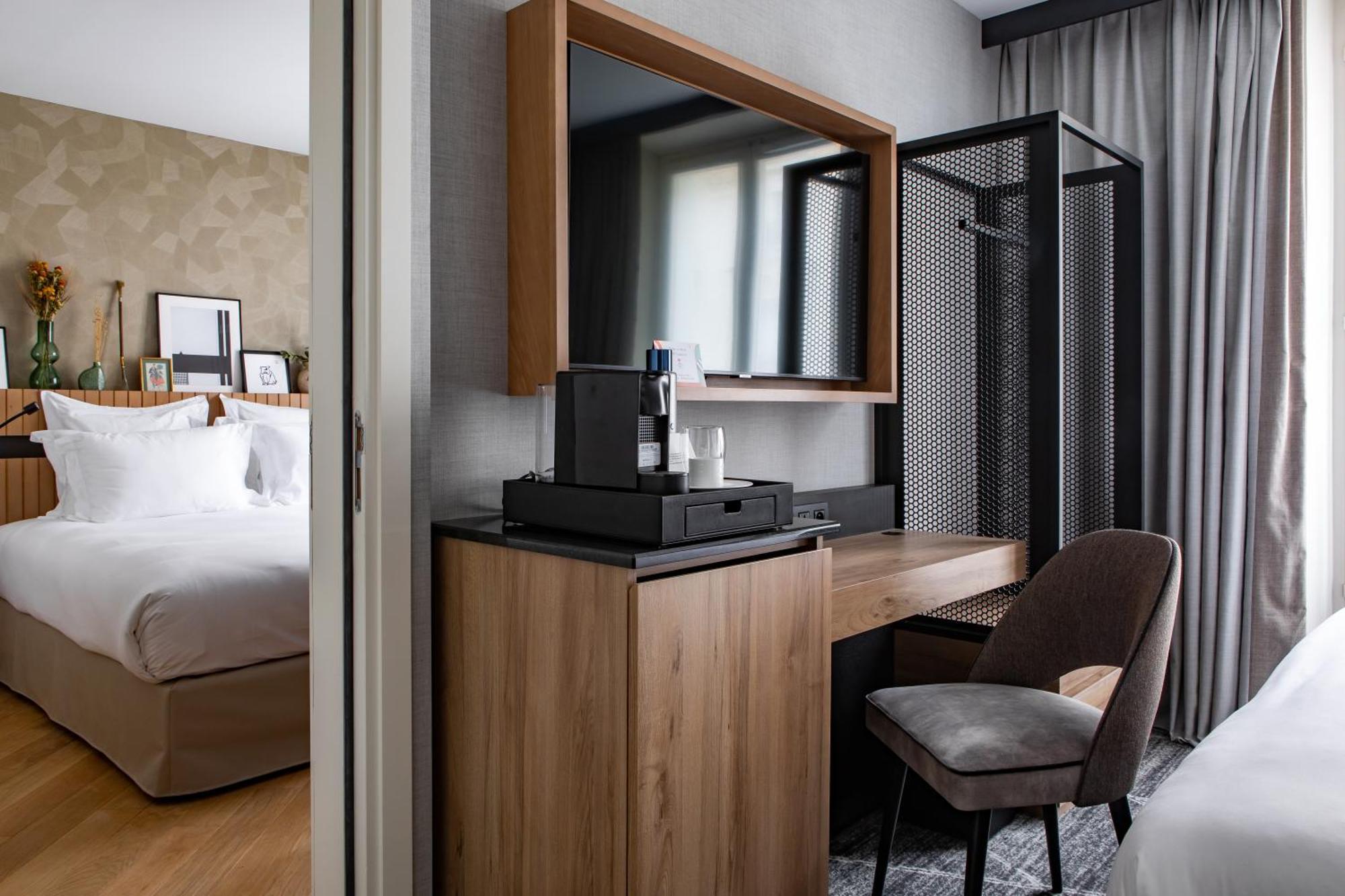 Connecting Rooms