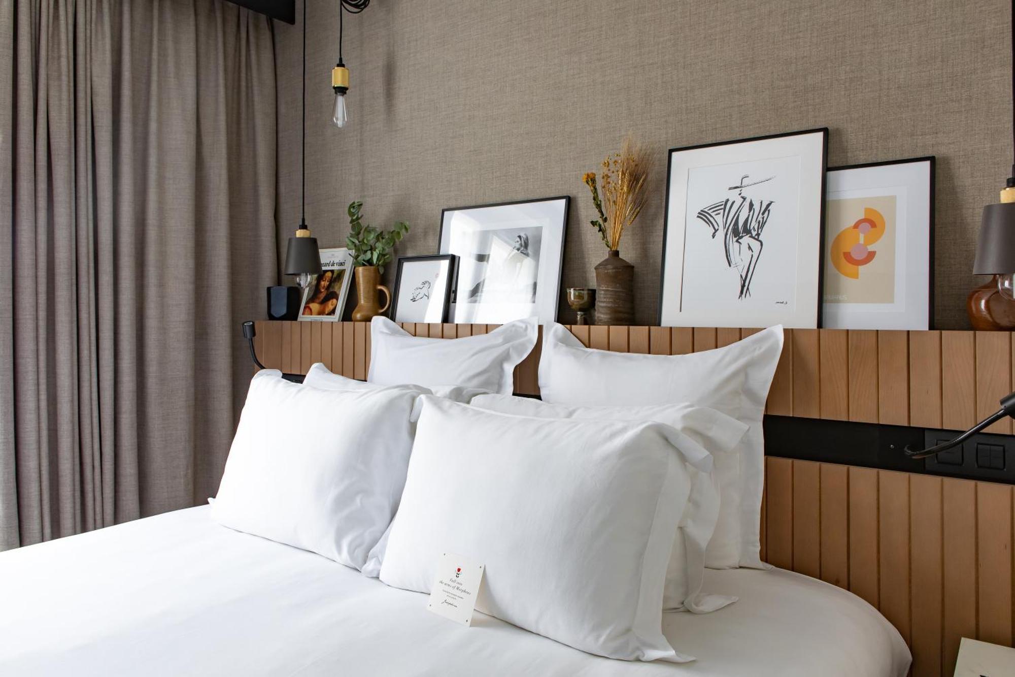 Connecting Rooms